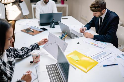 Besserer Schreibprozess in der Gruppe mit Intranet